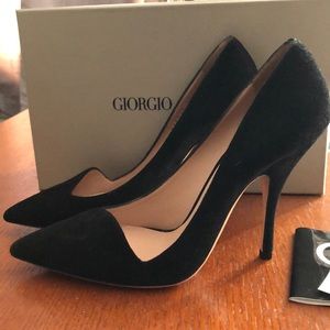 NWT Armani Black Suede Curved Vamp Pumps 37.5